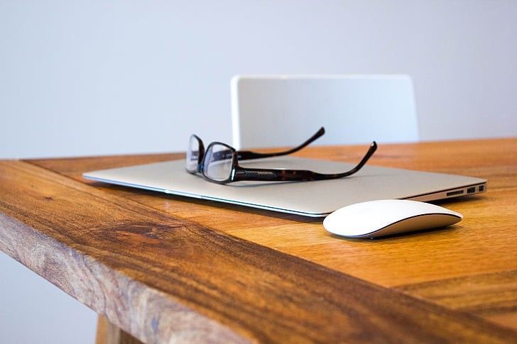 Servicios profesionales de representantes procesales ante juzgados y tribunales